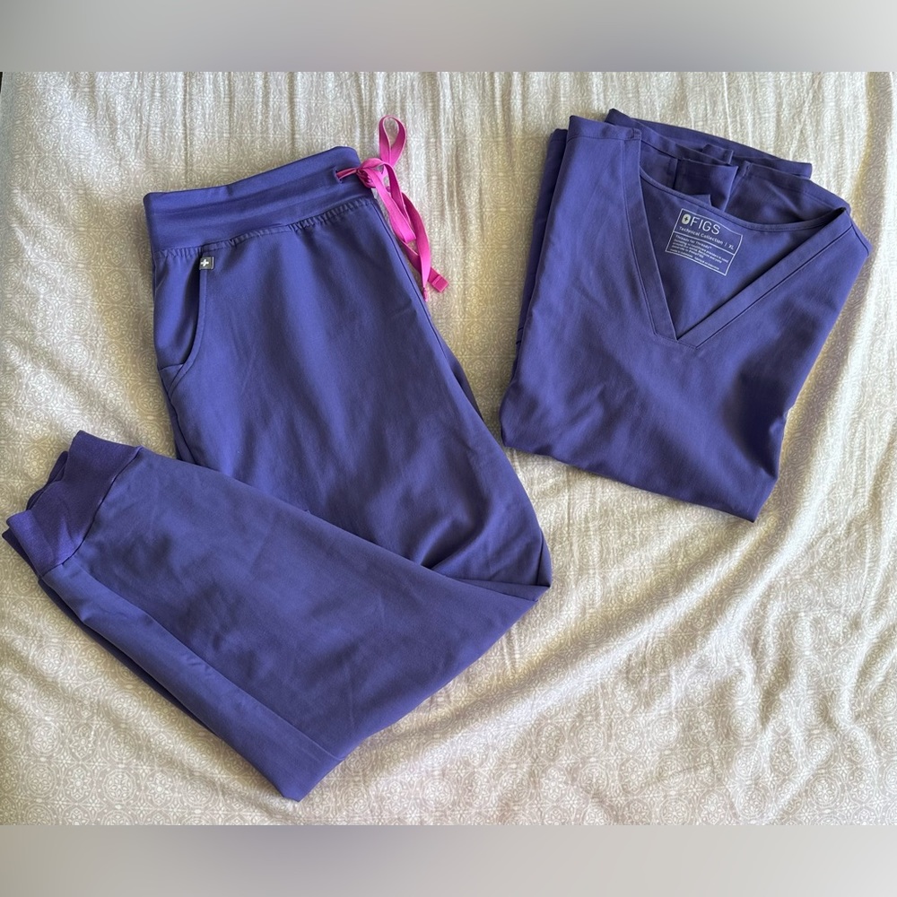 FIGS Amethyst Scrub Set